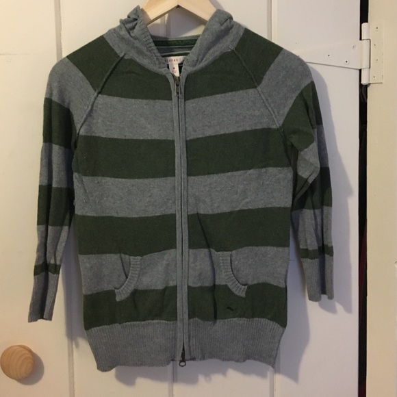 Juniors three-quarter sleeve zip up hooded sweater
