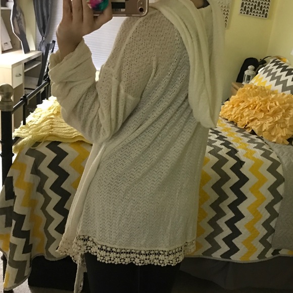 White hooded cardigan - Picture 4 of 4