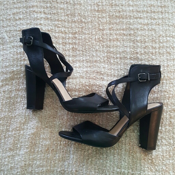 Gianni Bini black heels
