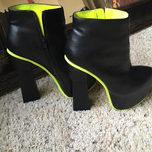 Dv8 dolce vita platform booties
