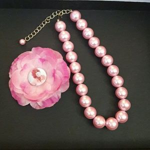 Pink pearl style necklace