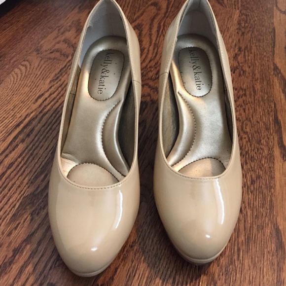 Versatile nude patent leather heels