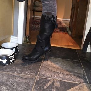Black leather Chloe boots