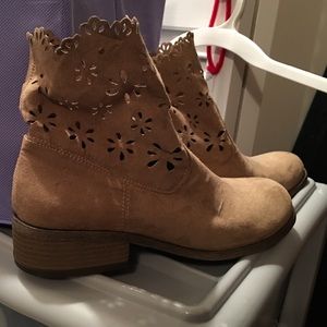 Ankle boots