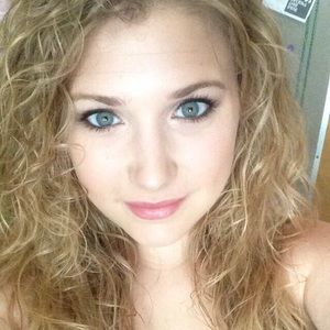 Meet your Posher, Devyn