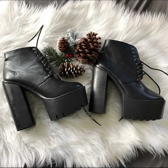 ❌SOLD❌Cleated Sole Platform Booties