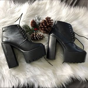 ❌SOLD❌Cleated Sole Platform Booties