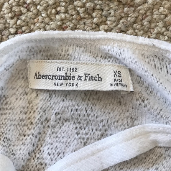 White crop top with detail back - Picture 3 of 3