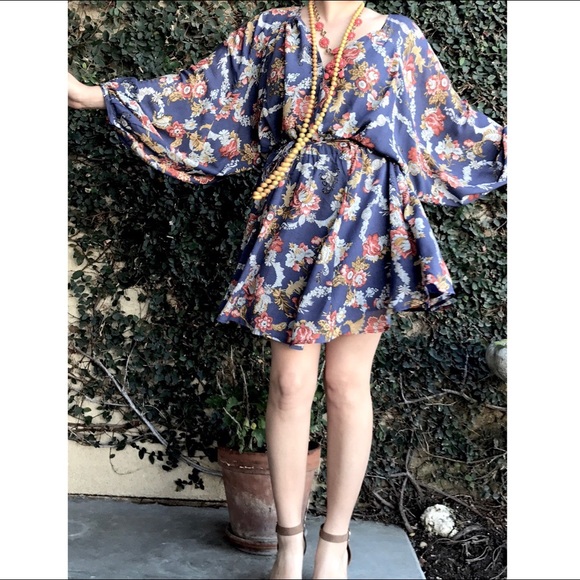 Parachute sleeve dress - Picture 4 of 7