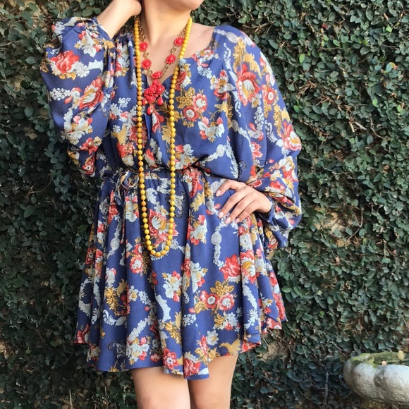 Parachute sleeve dress - Picture 3 of 7