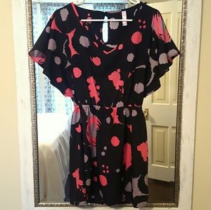 Francesca's V neck navy splatter print mini dress