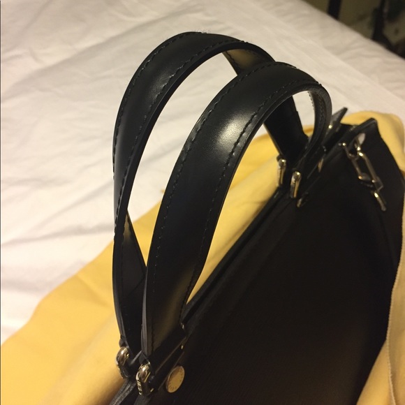 SOLD Louis Vuitton Brea GM Epi Noir - Picture 4 of 8