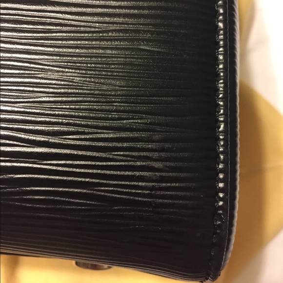 SOLD Louis Vuitton Brea GM Epi Noir - Picture 6 of 8