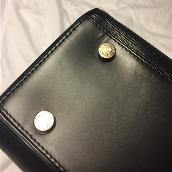 SOLD Louis Vuitton Brea GM Epi Noir - Picture 7 of 8