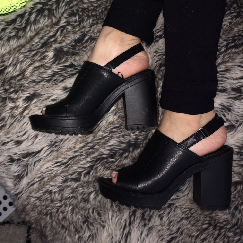 Black block heel pumps