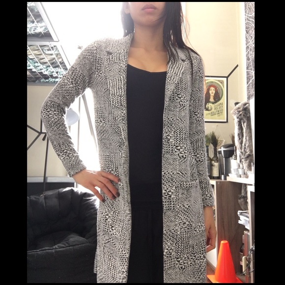 Lightweight Houndstooth Overcoat