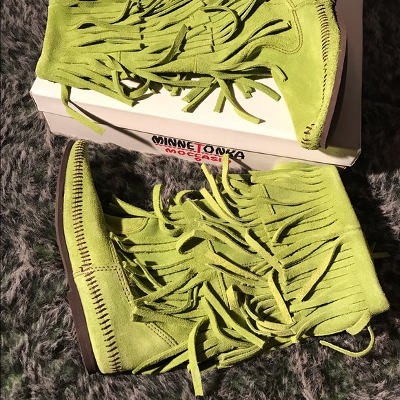 Brand new lime green Minnetonka