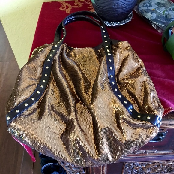 ✨sequined gold hand bag with gold studded handle✨