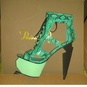 Sexy Lazer cut snakeprint platform heels