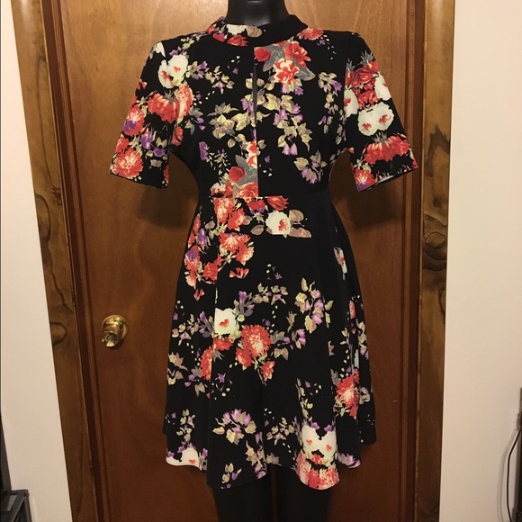 🎉LAST PRICE DROP🎉Floral Dress - Picture 2 of 4