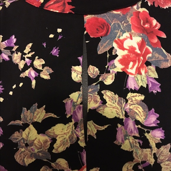 🎉LAST PRICE DROP🎉Floral Dress - Picture 3 of 4