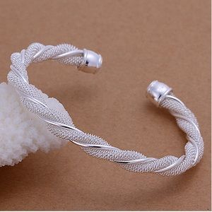 Twisted mesh bracelet