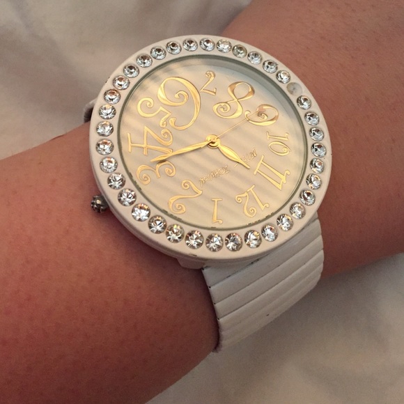 Watch - Picture 2 of 3
