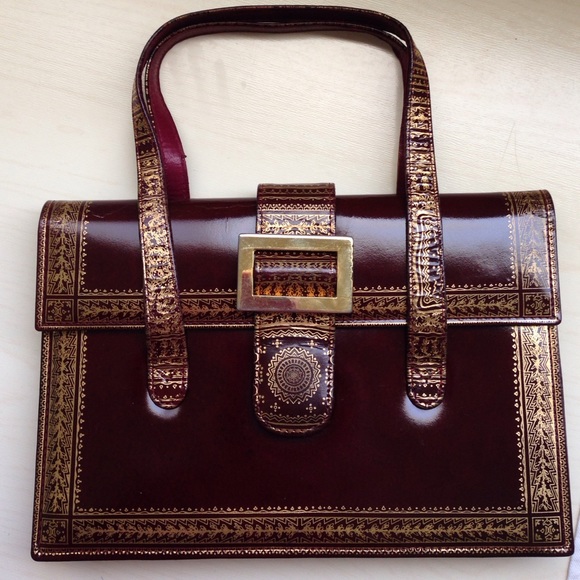 Handbags - 🎉HP-Vintage Moroccan leather burgundy purse