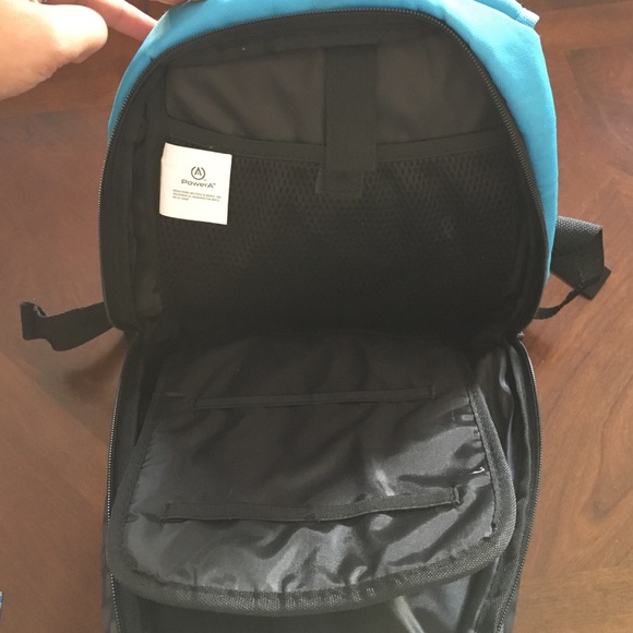 Skylanders Giants Small Backpack - Picture 2 of 3