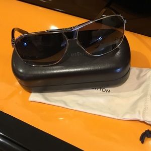 lV men sunglass