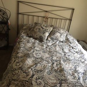 Queen comforter