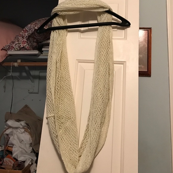 Cream scarf - Picture 1 of 2