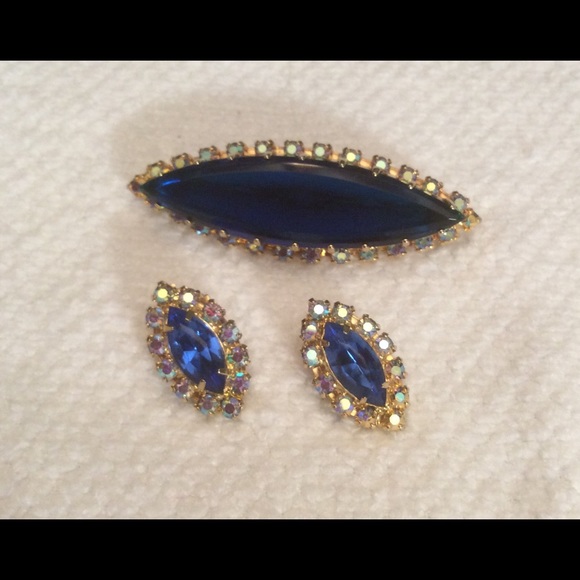 Vintage costume jewelry brooch & clip on earrings