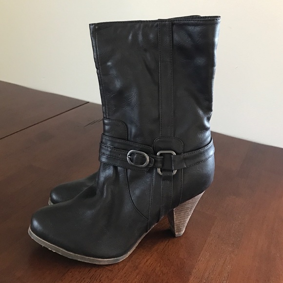 Madalyne Steve Madden Brown or black Heeled boots.