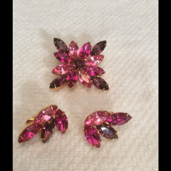 Vintage costume jewelry brooch & earrings
