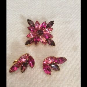 Vintage costume jewelry brooch & earrings