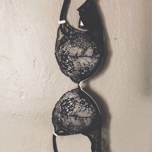 Victoria's Secret bombshell bra