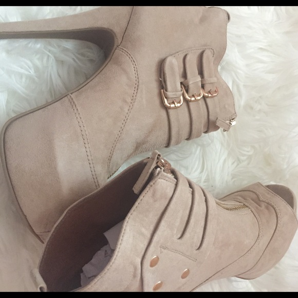 Zigisoho Booties - Picture 3 of 4