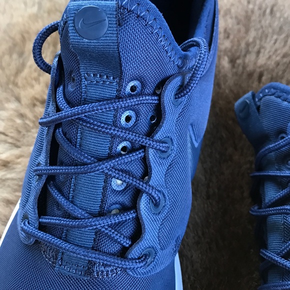 NIKE ROSHE TWO. Nike (SE)