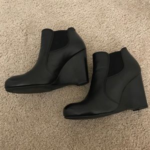 Size 7.5, Born Wedge Leather Boots