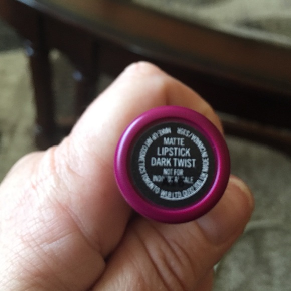 🌺NEW! AUTHENTIC MAC LIPSTICK SET - Picture 2 of 2