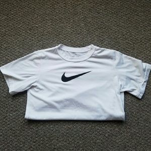 Youth Medium white Nike tshirt