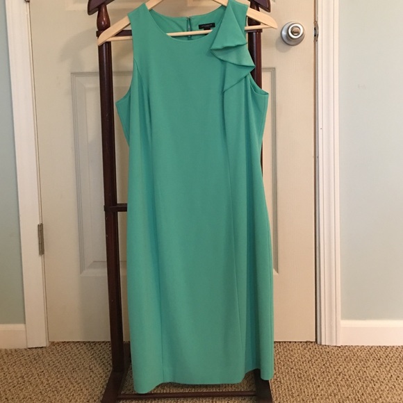 Ann Taylor dress size 6 shade of green