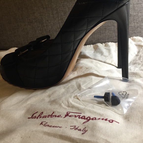 Salvatore Ferragamo shoes with bow - Picture 4 of 5