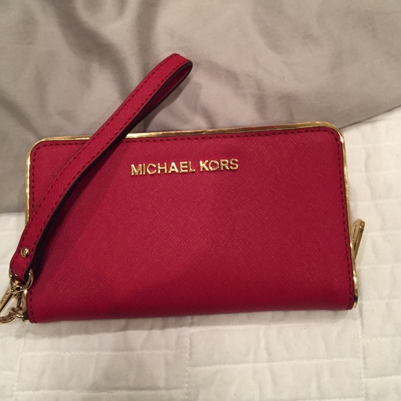 Michael Kors iPhone 6 wristlet