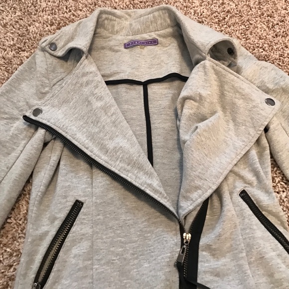 Gray jacket - Picture 4 of 4