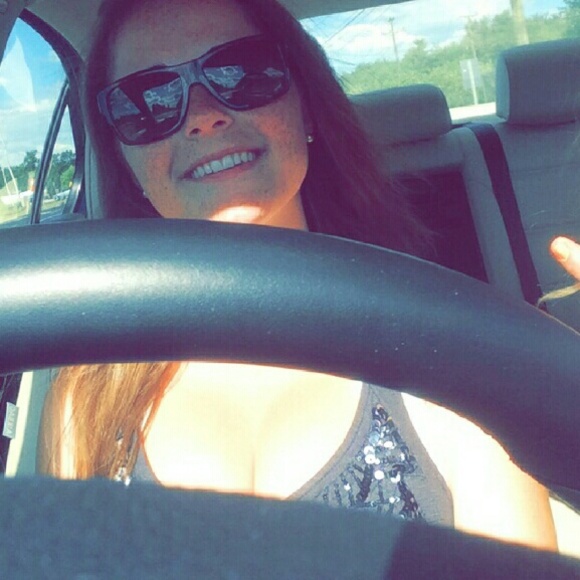 Meet your Posher, Jessica - Picture 1 of 1