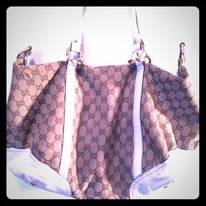 Gucci Handbags - Authentic Gucci handbag