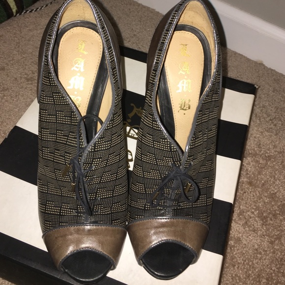 L. A. M.B Lace Up Pumps - Picture 4 of 4