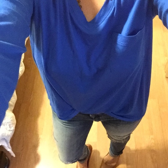 2 left💕Blueberry pocket top 💜 - Picture 2 of 4